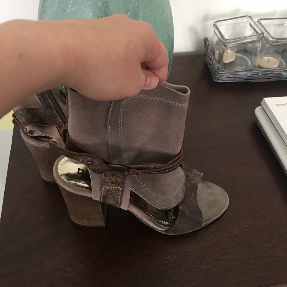 Shoes - Picture 4 of 6